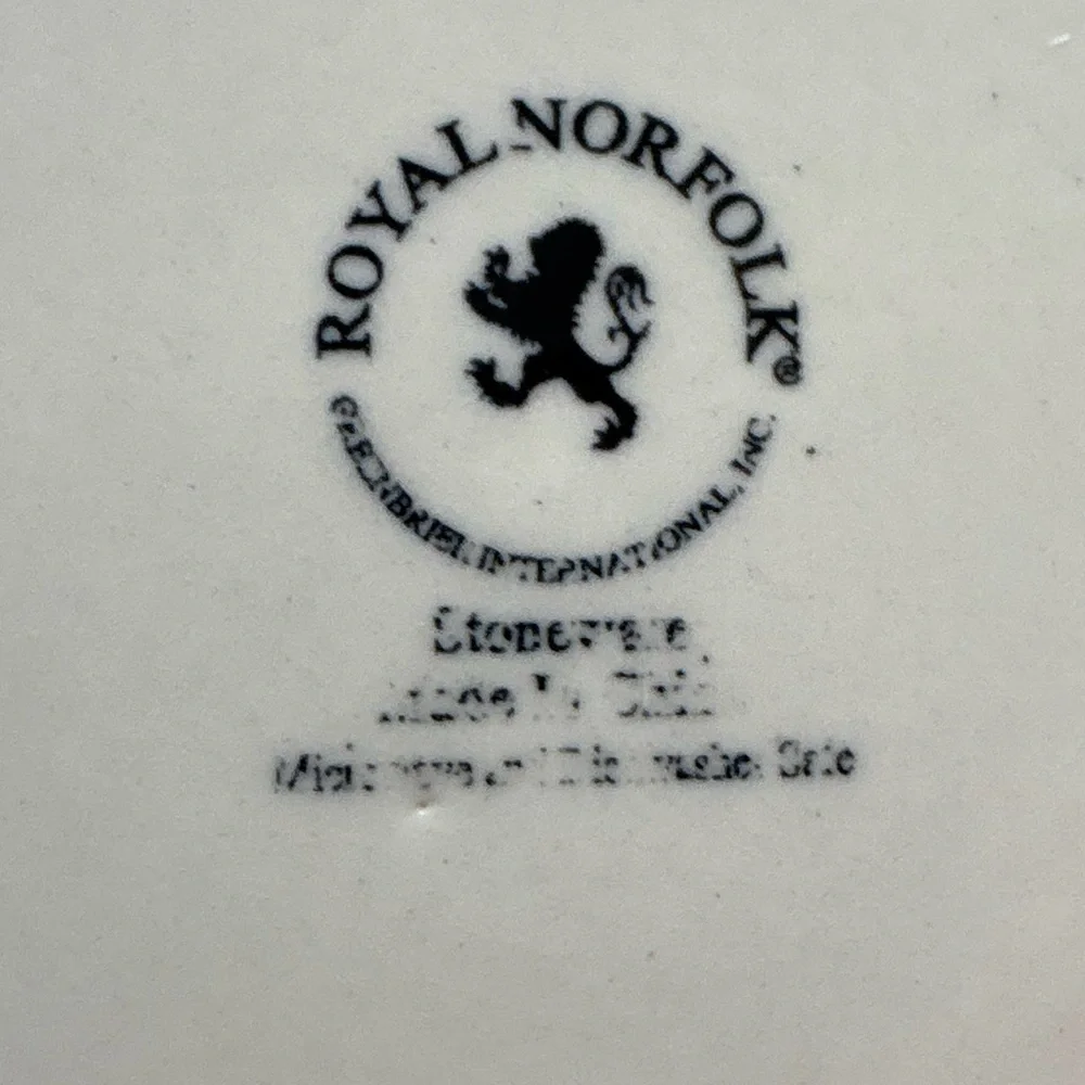 Royal Norfolk Fruit-Pattern Dinner Plates- set of 2-  Stoneware in Cream and Red